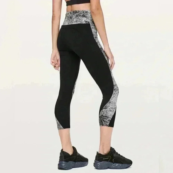 Lululemon Sweat & Repeat Crop 22” Black/Serigraph Starlight Black Multi … - Picture 1 of 6